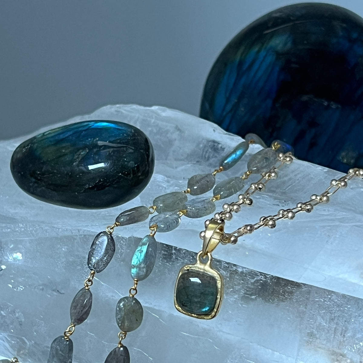 Rosary Pebble Labradorite