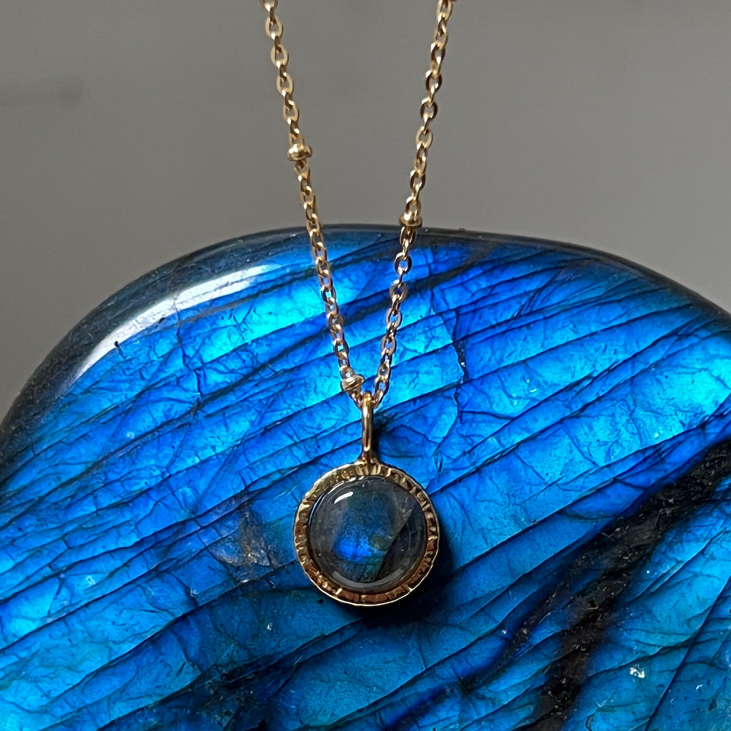 Dunia Labradorite Round Pendant On Long Satellite Chain