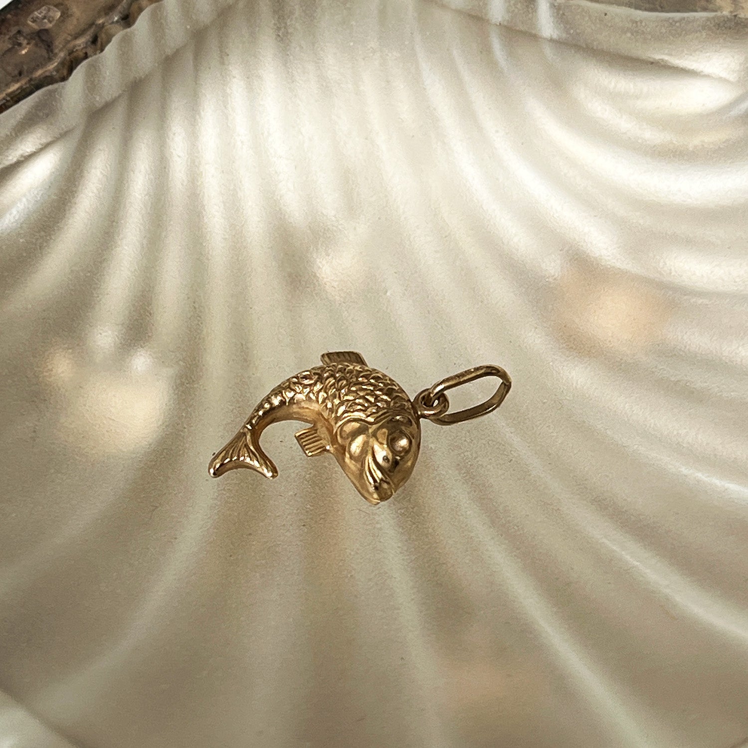 Vintage Gold fish pendant 9ct gold