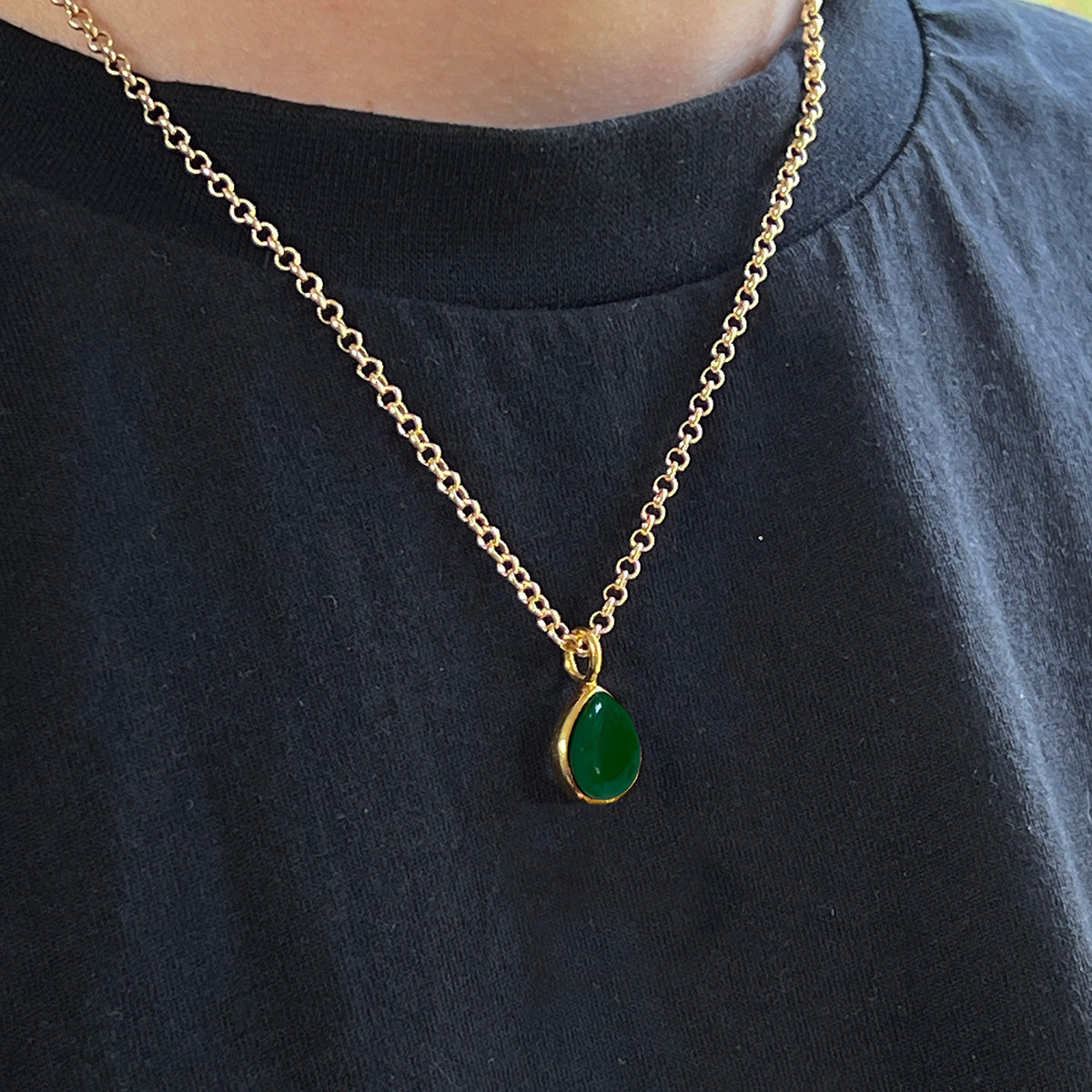 Green Onyx Teardrop Pendant On Short Baby Belcher