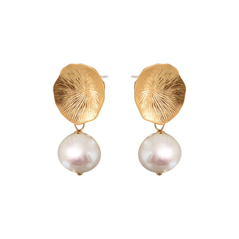 Beautiful 22ct gold-plated earrings with a flower design and coral freshwater pearls.