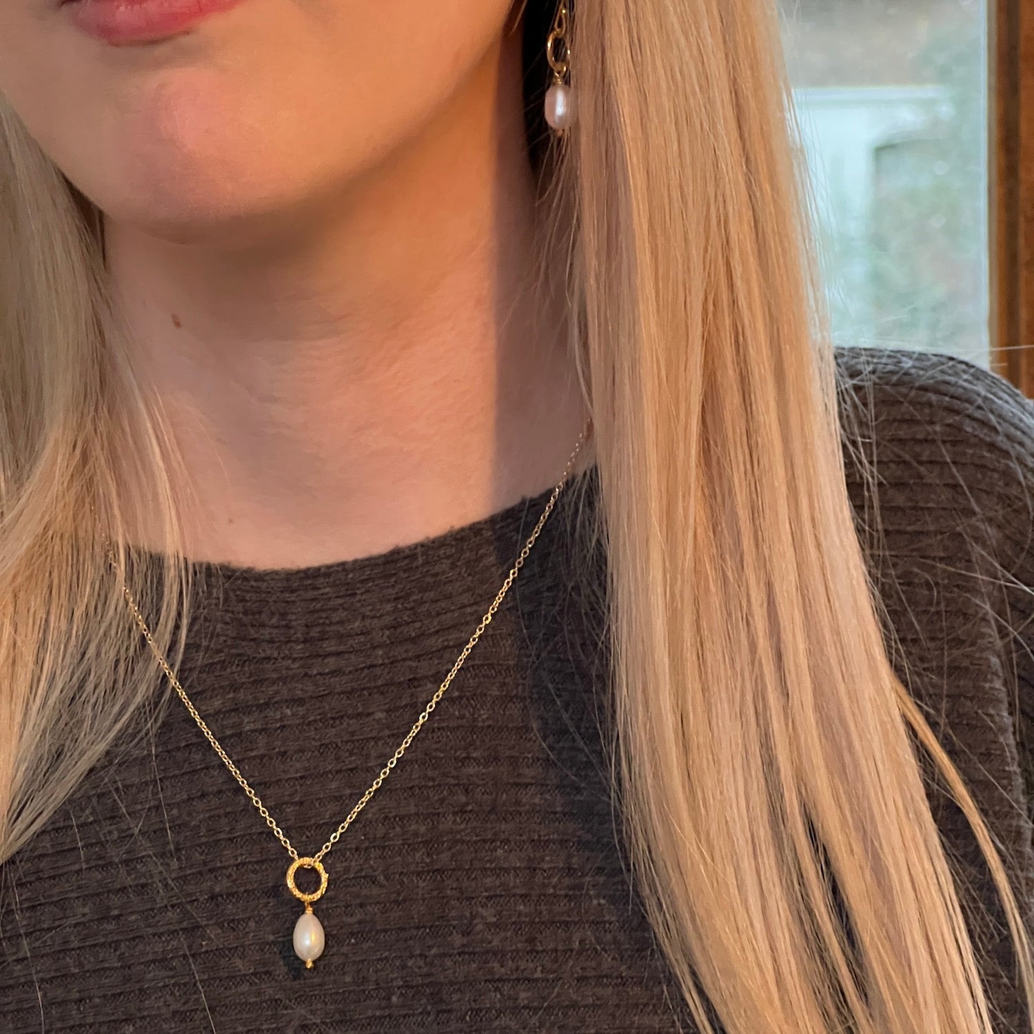 Gita Pendant Oval Pearl