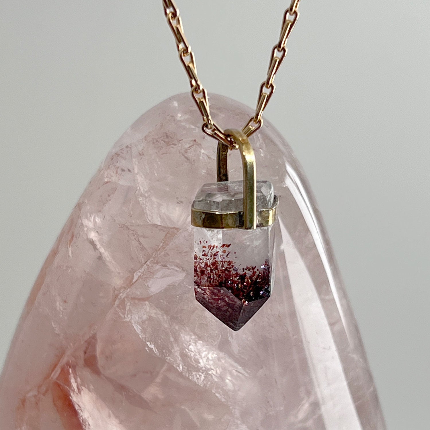 Unique Harlequin Point on Mini Torsade Chain