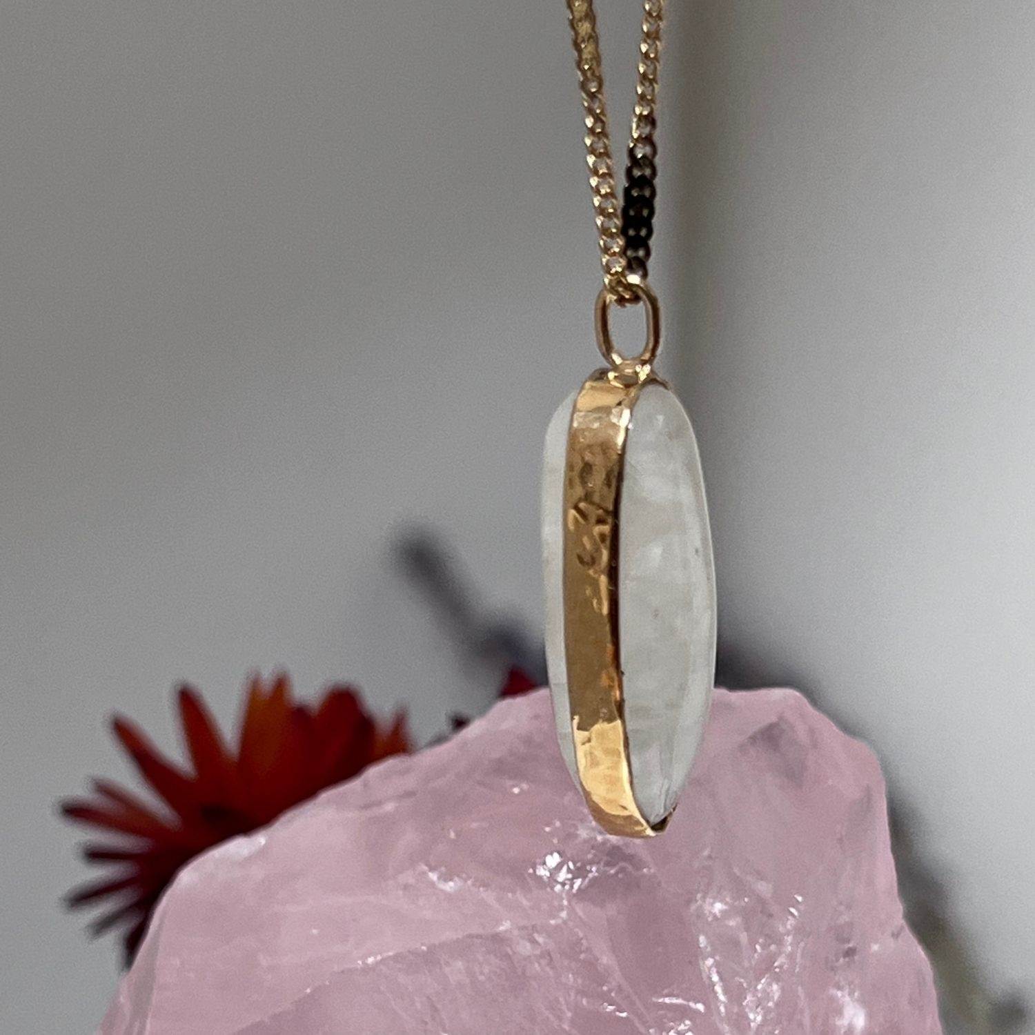 The Different Shades & Colours of Moonstone