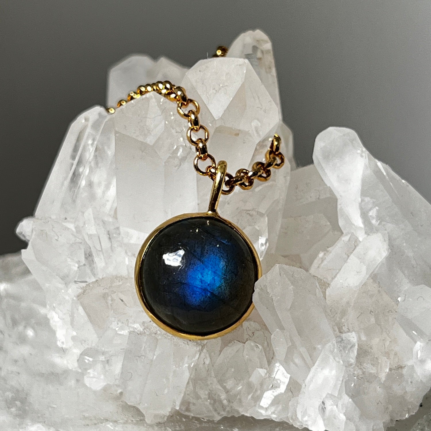 How to develop your intuition and  3 helpful crystals