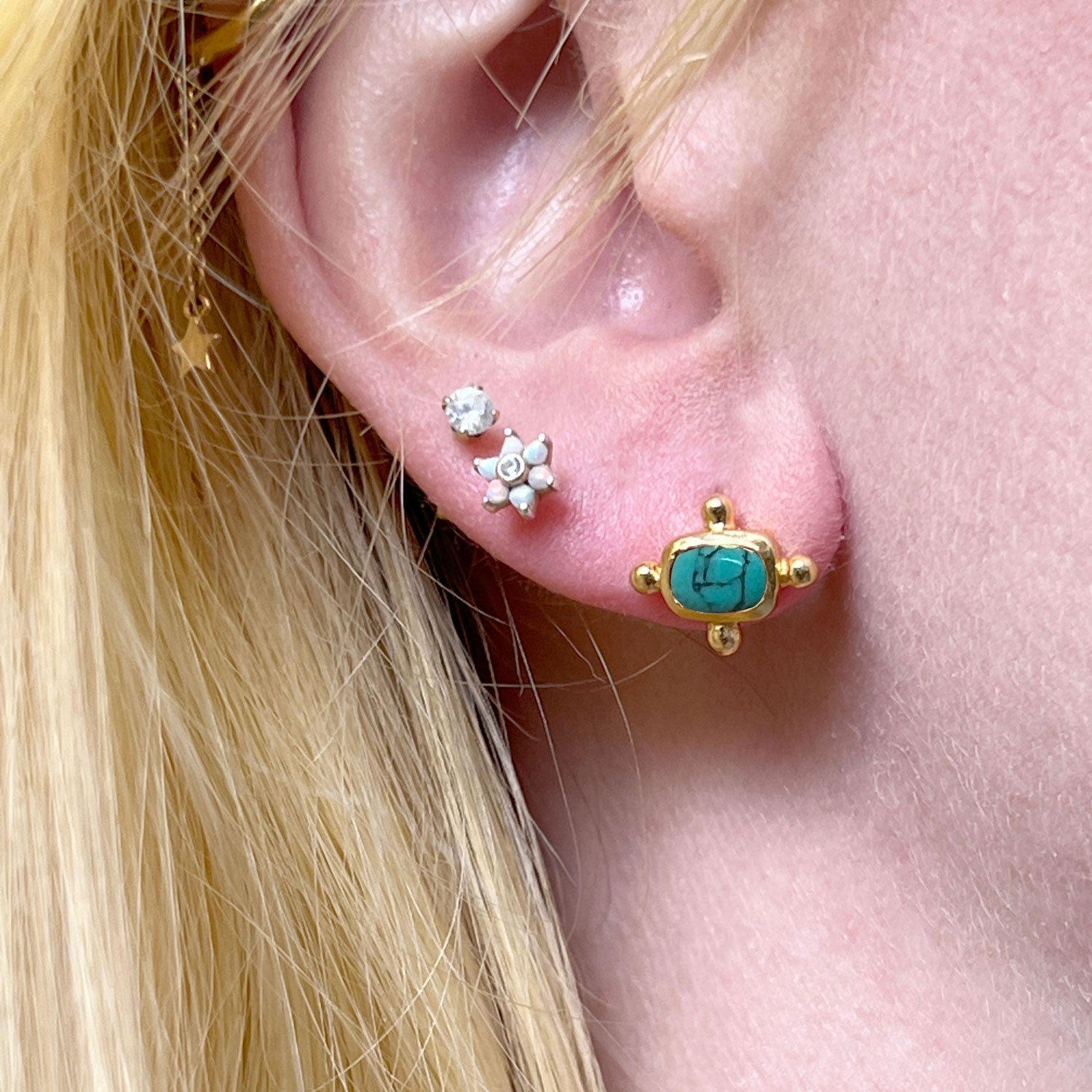 Beatriz Howlite Turquoise Stud Earrings