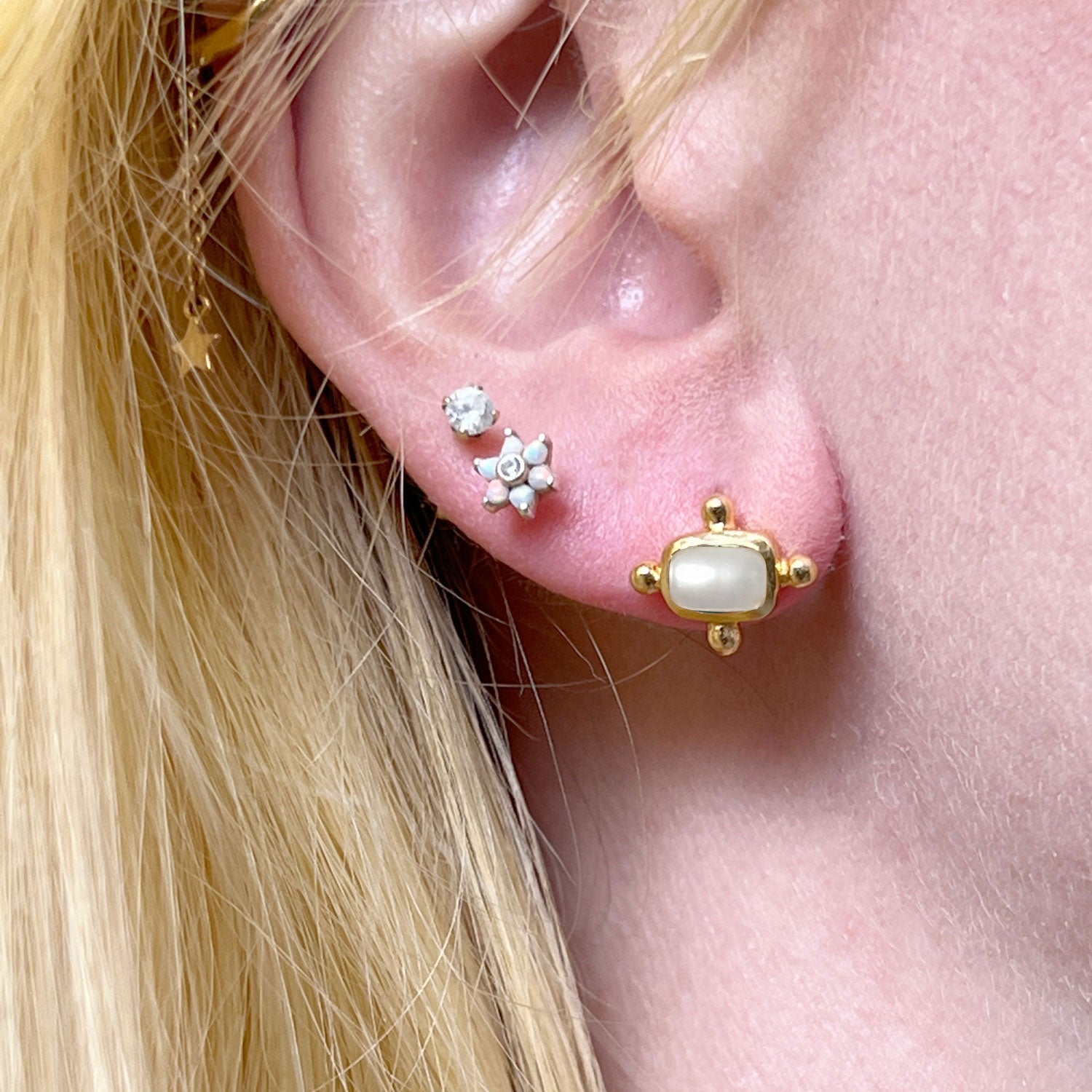 Beatriz Pearl Stud Earrings