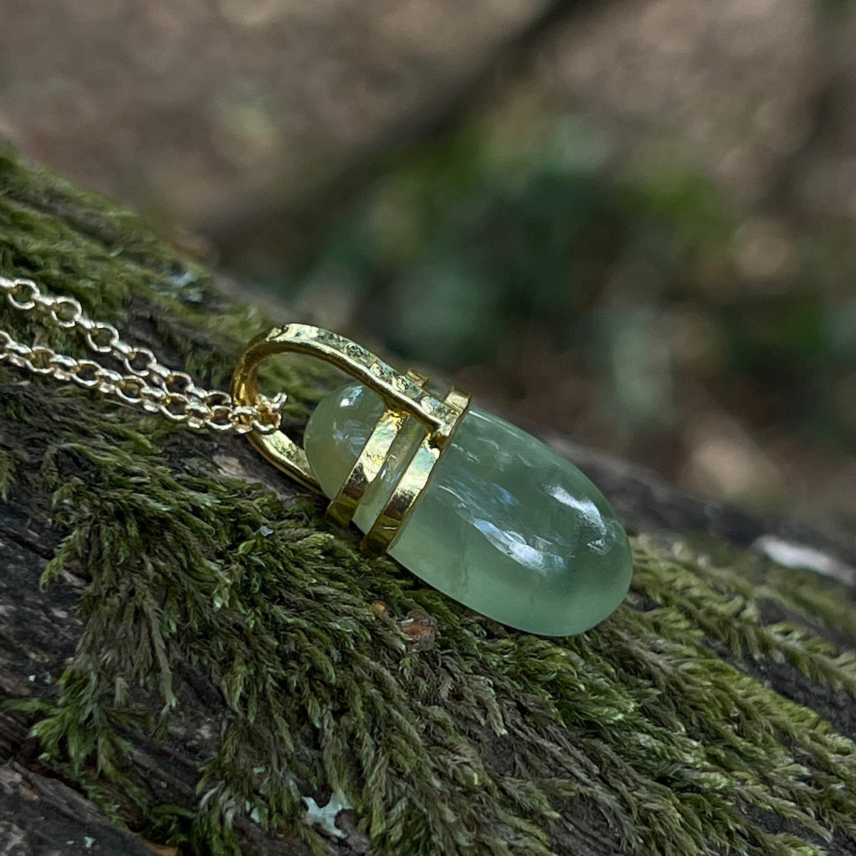 Prehnite pebble double bridge pendant