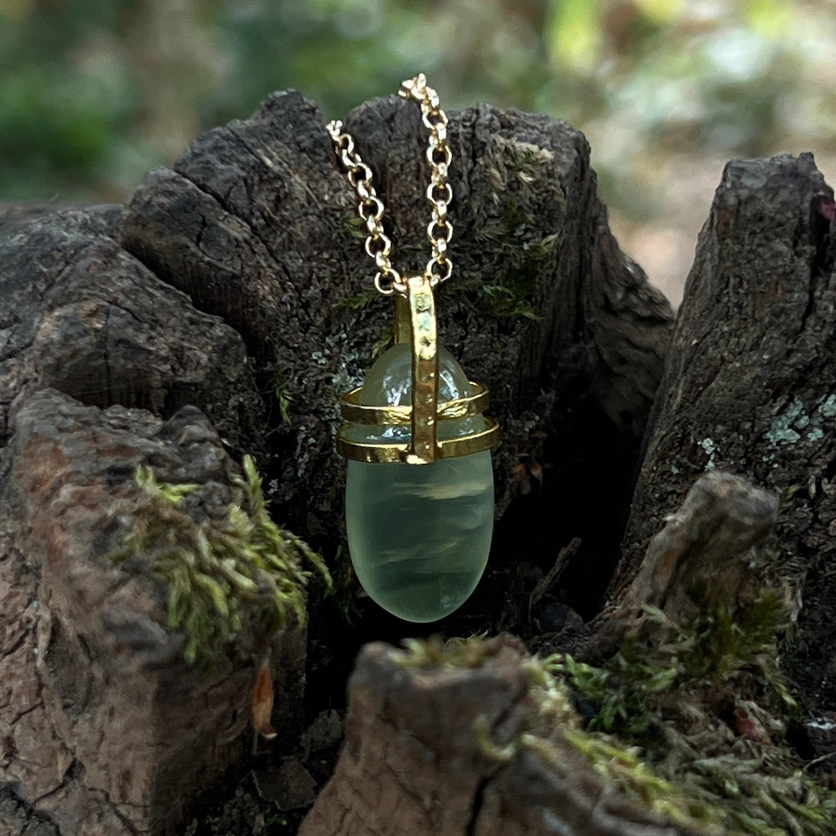 Prehnite pebble double bridge pendant