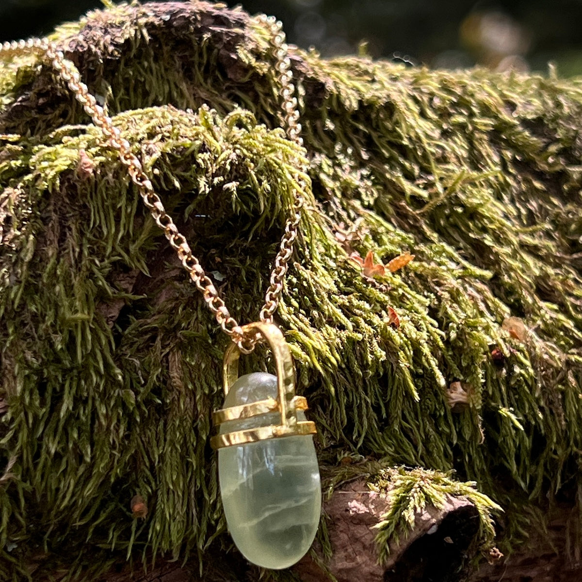 Prehnite pebble double bridge pendant
