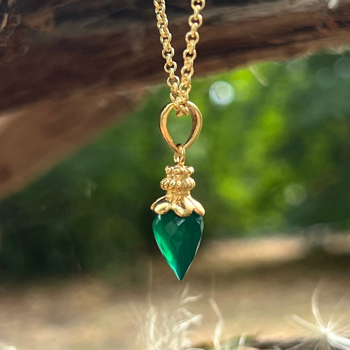 Sweet Green Onyx Pendulum Pendant On Short Baby Belcher