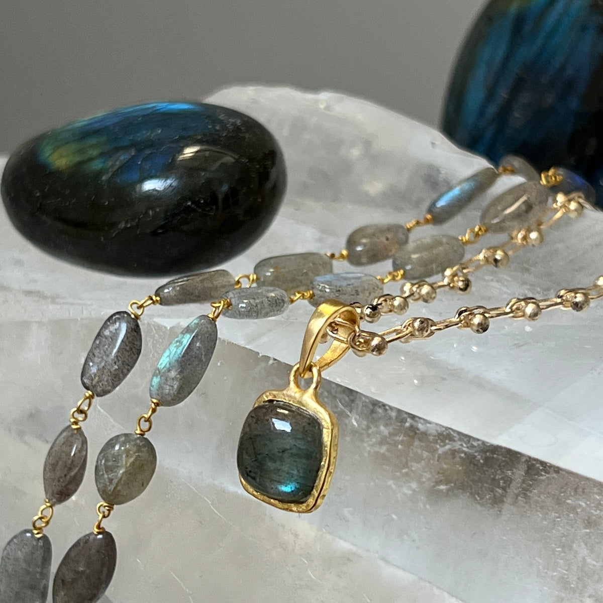 Rosary Pebble Labradorite