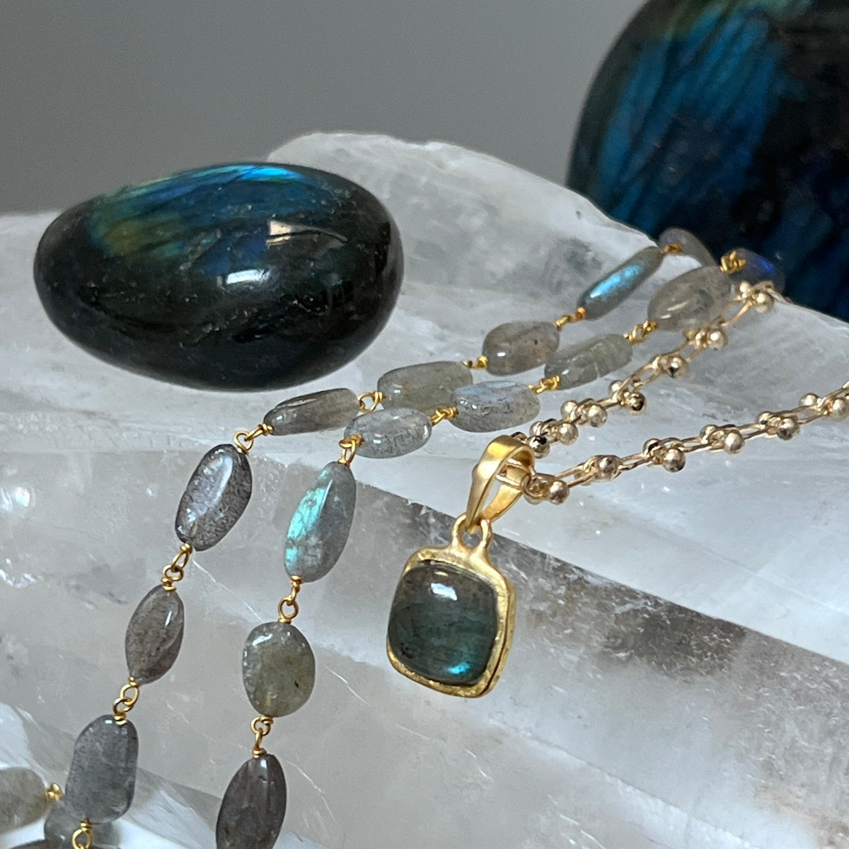 Rosary Pebble Labradorite