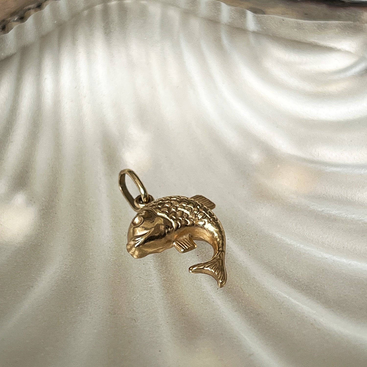 Vintage Gold fish pendant 9ct gold