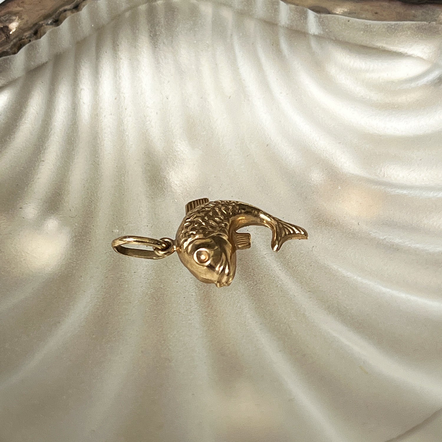 Vintage Gold fish pendant 9ct gold