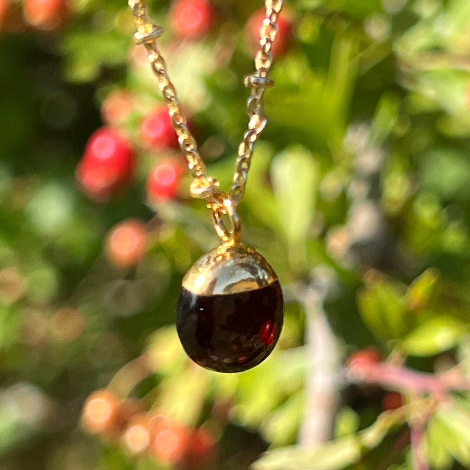 Mini Pebble Pendant Garnet On Short Satellite Chain