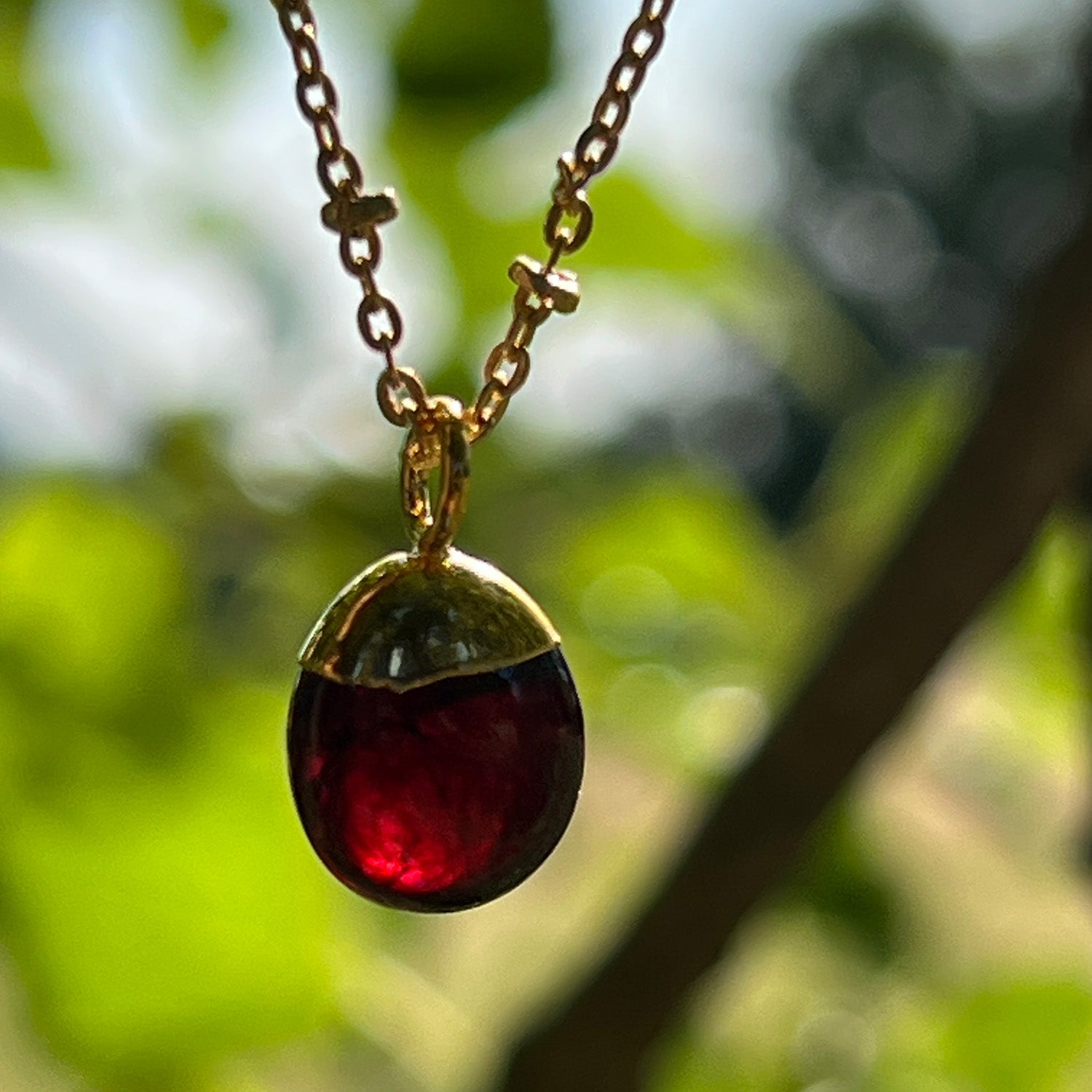 Mini Pebble Pendant Garnet On Short Satellite Chain