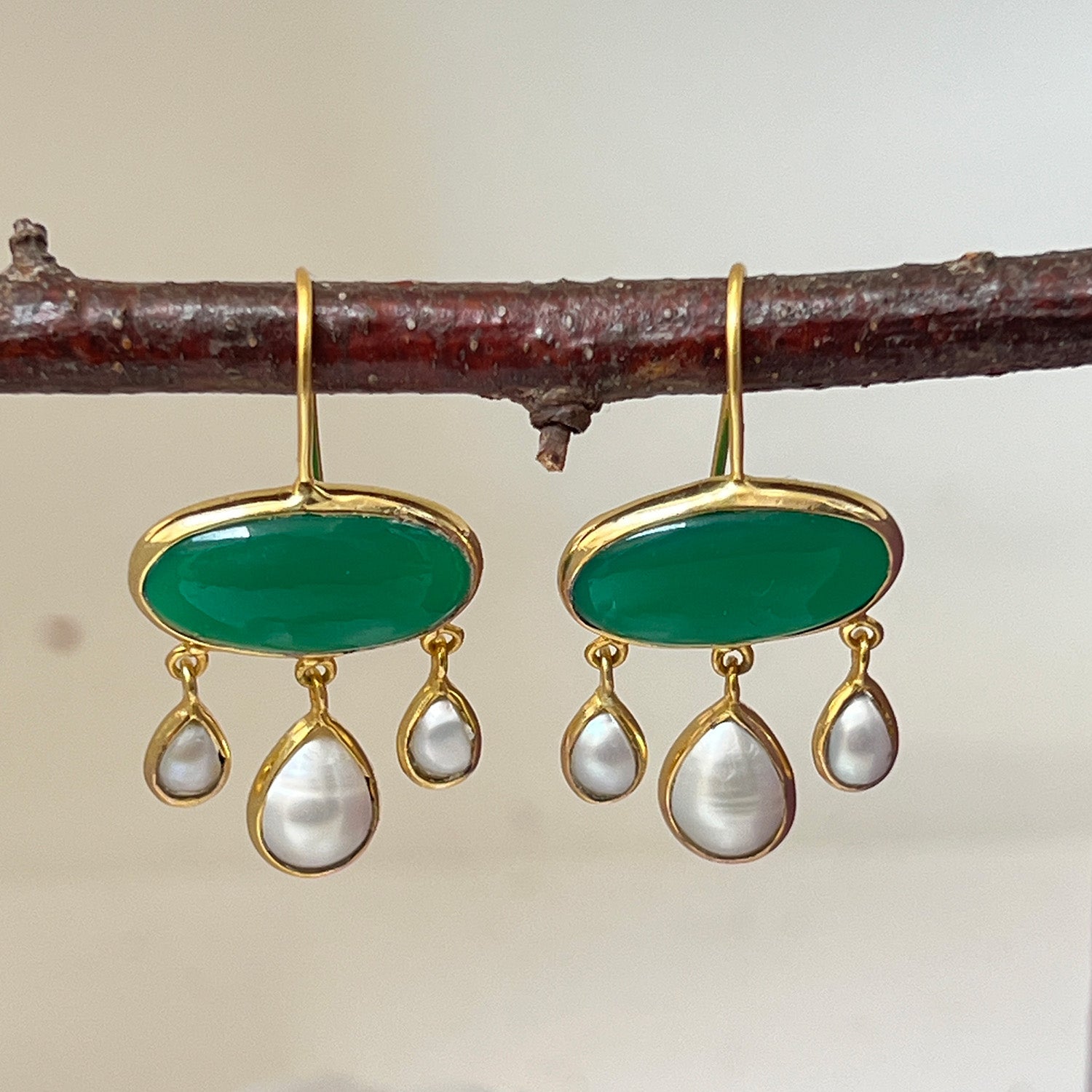 Rosa Oval Green Onyx And Pearl Earrings