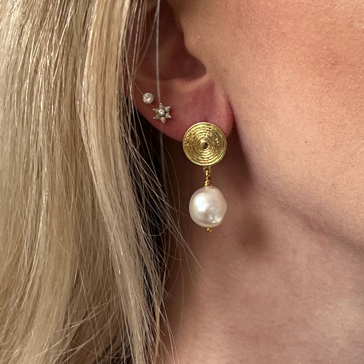 Etrusca Studs Freshwater Pearl